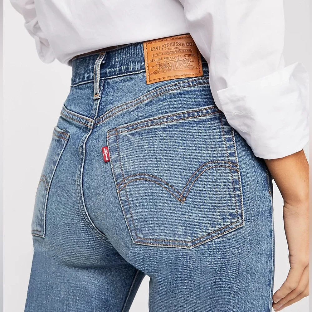 Coveted Levi's Wedgie Icon High-Rise Jeans. Size 28. - Picture 7 of 14